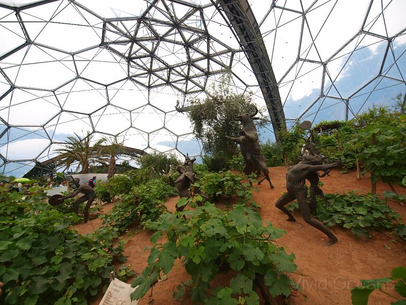 P7082140.JPG - I did enjoy this Baccanalian group of statues... vaguely associated with the vines I think