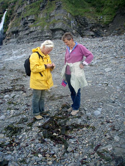 P7106278.JPG - Dawn and Sally discuss the finer points of sandstone...