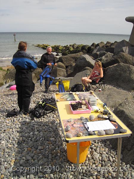 IMG_0801.JPG - We had a table on the beach in a quiet area by the rocks