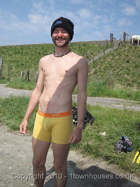 IMG_0487.JPG - Rob drying in the sun