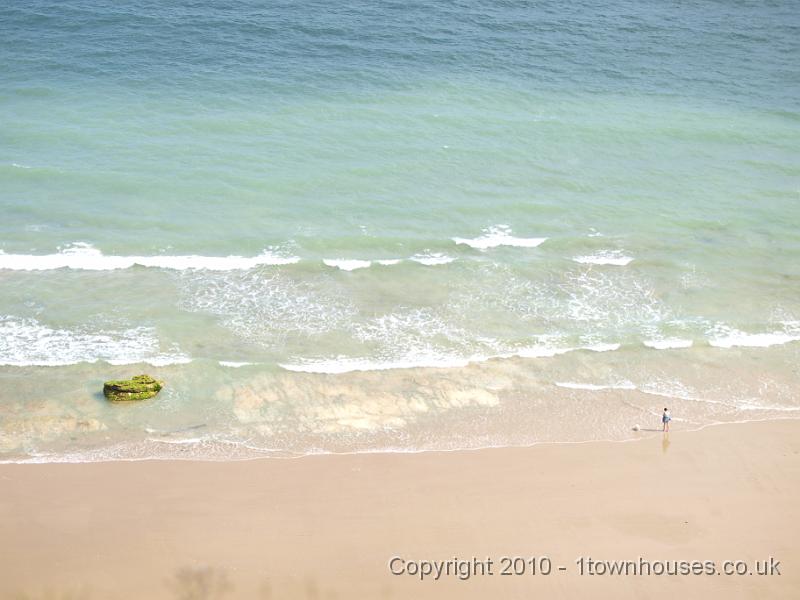 E3123558.JPG - Low tide, some bits of chalk are easier to spot than others!