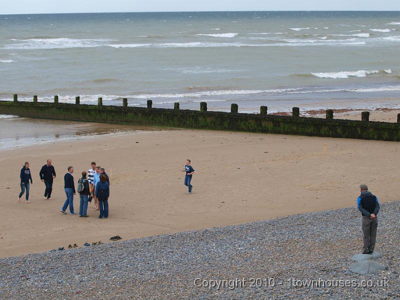 E3133759.JPG - The BBC tey to choreograph the beach cricket - Mike watching at celebrity distance