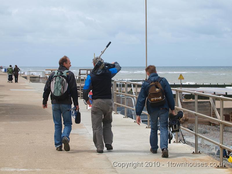 E3133883.jpg - Off to play in the waves