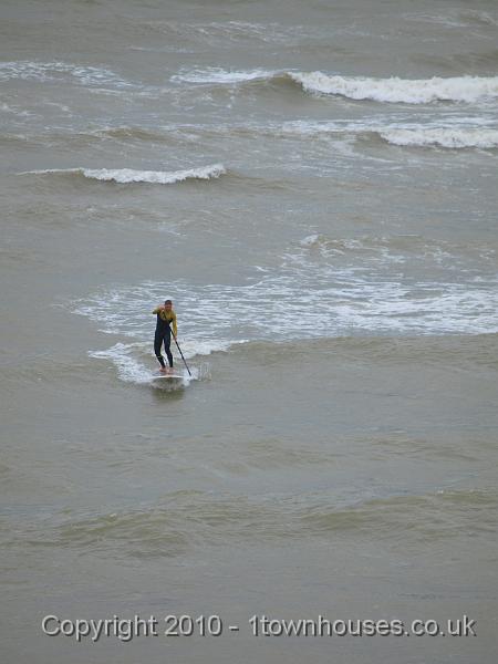 E3133989.jpg - It was surfing weather... and that's not diving weather