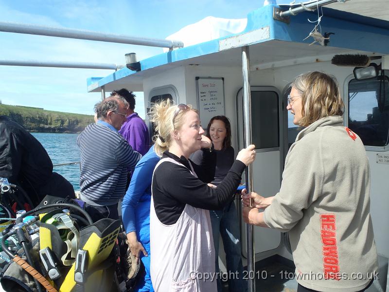 P5130515-1.JPG - Emily briefing Jane Morgan - our celebrity visitor